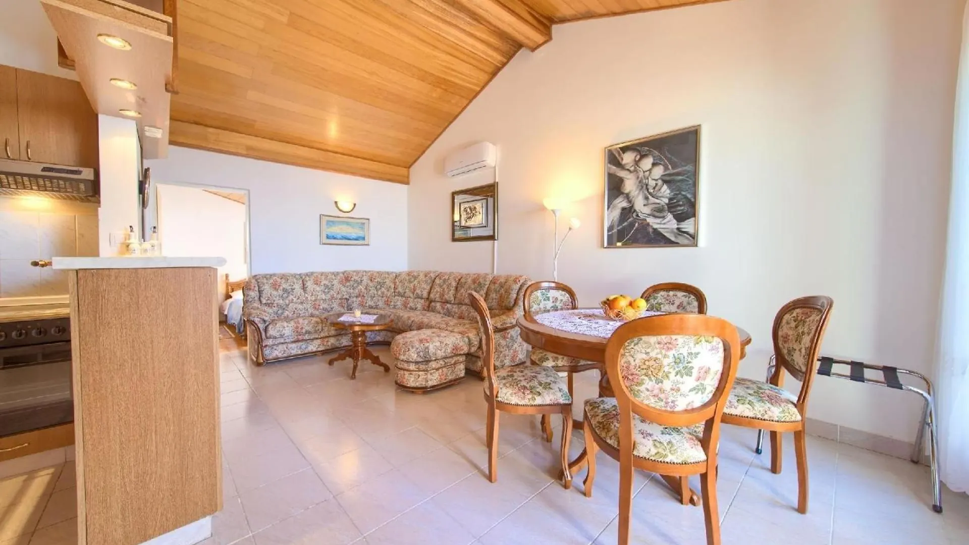 Apartment Ferienwohnung Fuer 5 Personen Ca 55 Qm In Njivice, Kvarner Bucht Krk